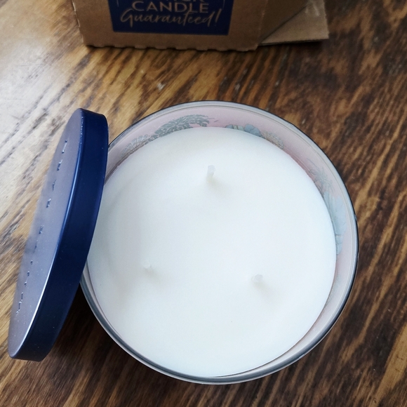 🛍BOGO 50% OFF🍬🕯NWT‼️ Bath & Body Works "Pastel Taffy" 3-wick Candle - Picture 3 of 10